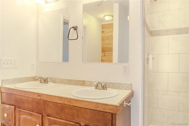 Bathroom, Interior, Tile Countertops