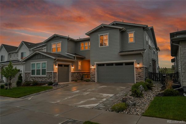 Attached, Exterior, Facade, American Craftsman