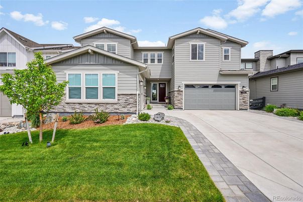 Attached, Exterior, Facade, American Craftsman