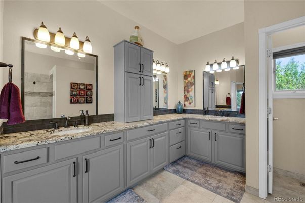 Bathroom, Dual Sink Vanities, Interior