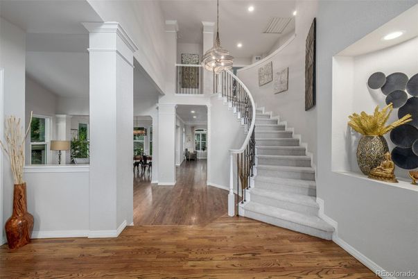 Interior, Pendant Lights, Recessed Lighting, Wood Texture Flooring