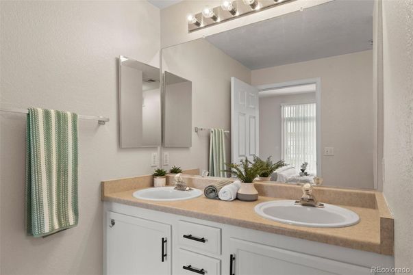 Bathroom, Dual Sink Vanities, Interior