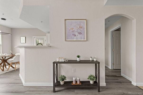 Interior, Pendant Lights, Wood Texture Flooring