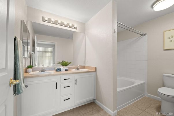 Bathroom, Dual Sink Vanities, Interior
