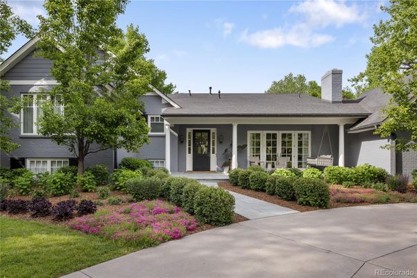 Exterior, Facade, Ranch