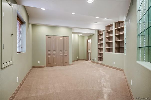 Empty room, Interior, Recessed Lighting