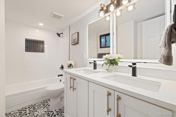 Bathroom, Dual Sink Vanities, Interior, Recessed Lighting