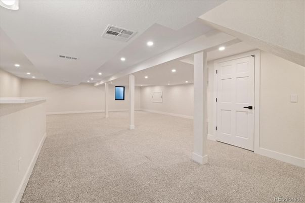 Empty room, Interior, Recessed Lighting