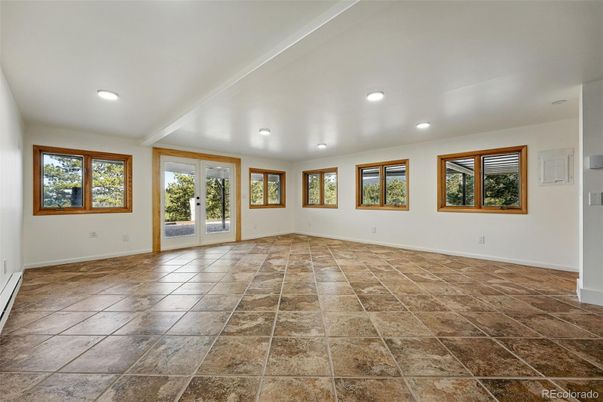 Empty room, Interior, Recessed Lighting