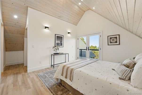 Bedroom, Interior, Recessed Lighting, Wooden Ceilings, Wood Texture Flooring