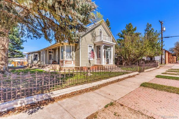 Backyard, Exterior, Facade, Queen Anne Victorian