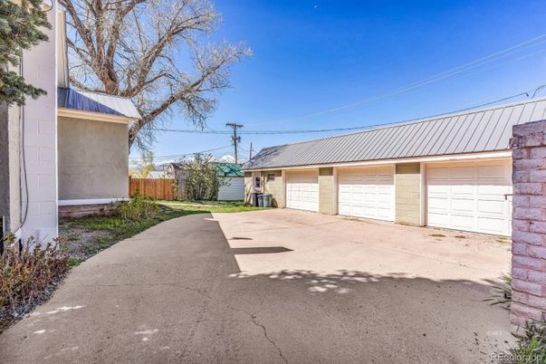 Detached Garage, Exterior