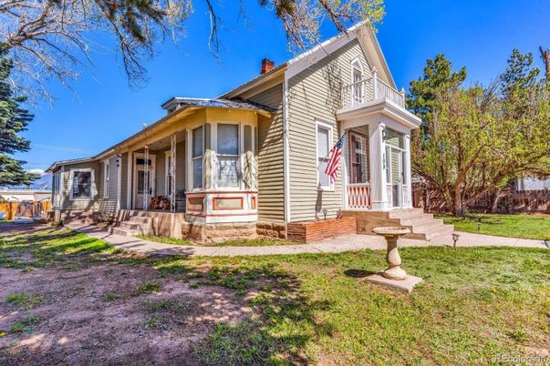 Backyard, Exterior, Facade, Queen Anne Victorian