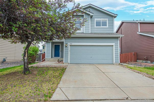Attached, Exterior, Facade, American Craftsman