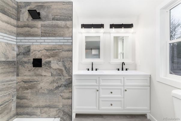 Bathroom, Dual Sink Vanities, Interior