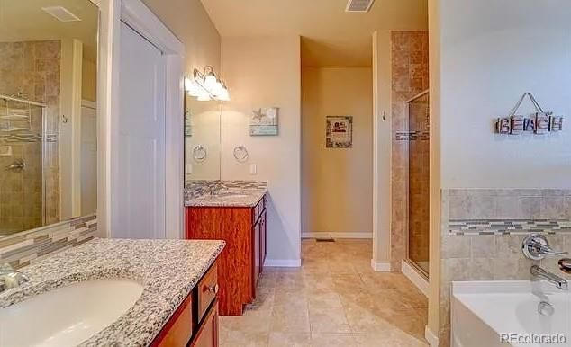 Bathroom, Dual Sink Vanities, Interior