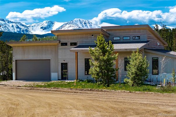 Attached, Exterior, Facade, Farmhouse