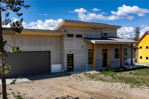 Attached, Exterior, Facade, Modern