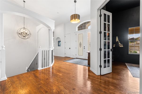 Interior, Pendant Lights, Wood Texture Flooring