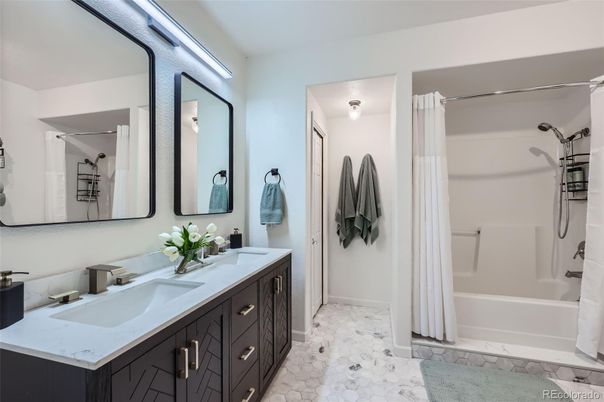 Bathroom, Dual Sink Vanities, Interior