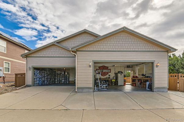Attached, Exterior, Facade, American Craftsman