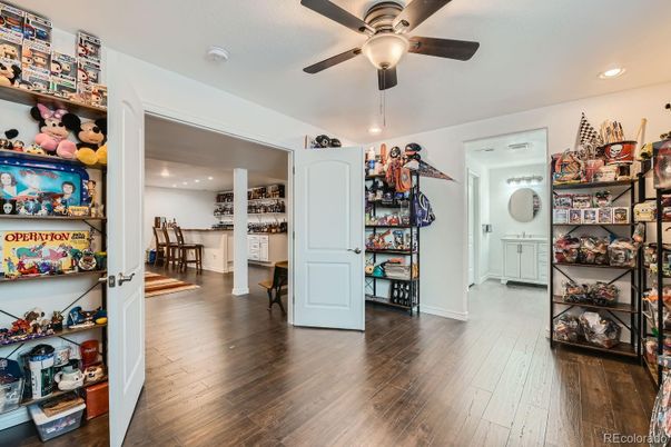 Interior, Recessed Lighting, Wood Texture Flooring
