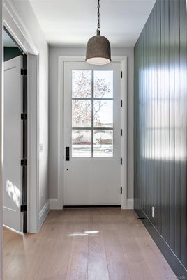 Interior, Pendant Lights, Wood Texture Flooring