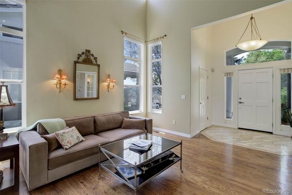 Interior, Living room, Pendant Lights, Wood Texture Flooring