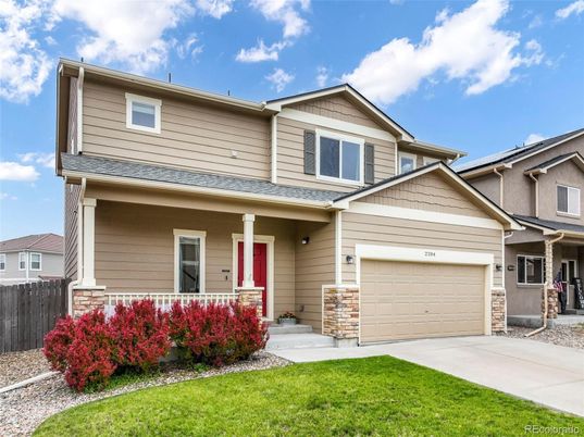 Attached, Exterior, Facade, American Craftsman
