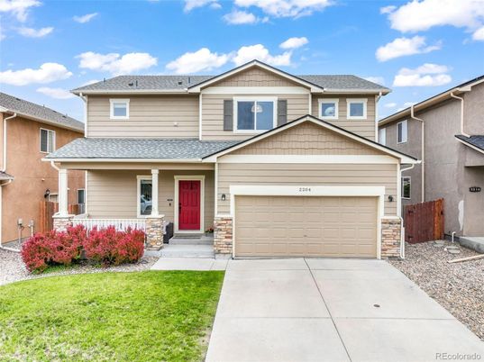 Attached, Exterior, Facade, American Craftsman