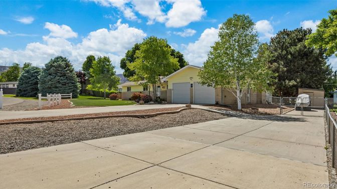 Detached Garage, Exterior