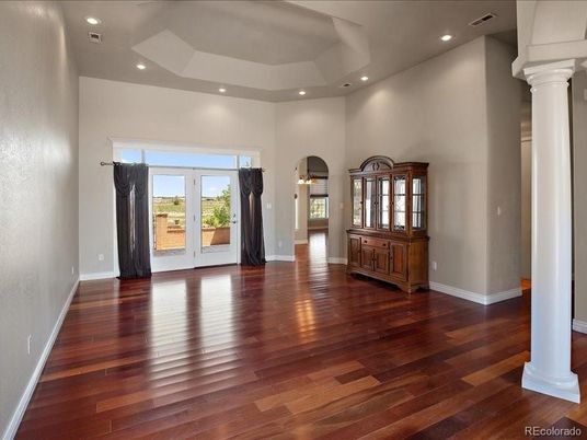 Empty room, Interior, Recessed Lighting, Wood Texture Flooring