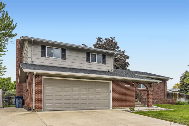 Attached, Exterior, Facade, Brick Facade, Split Level