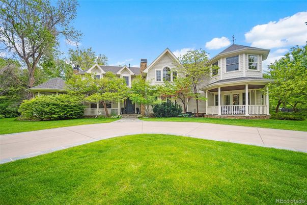 Backyard, Exterior, Facade, Queen Anne Victorian