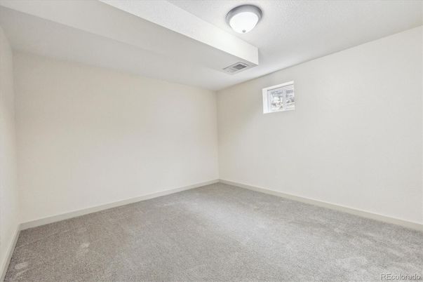 Empty room, Interior
