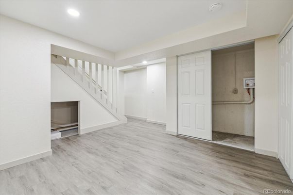Empty room, Interior, Recessed Lighting, Wood Texture Flooring