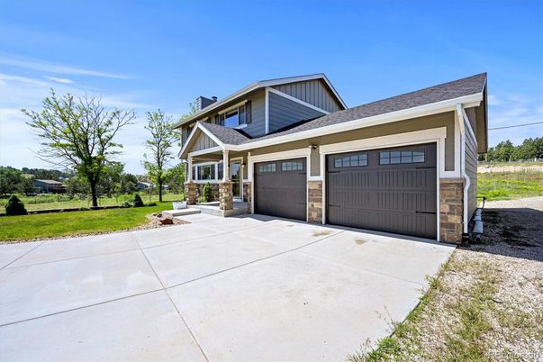 Attached, Exterior, Facade, American Craftsman
