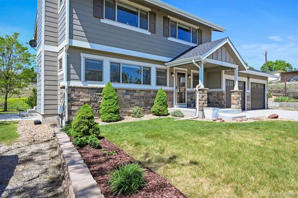 Attached, Exterior, Facade, American Craftsman