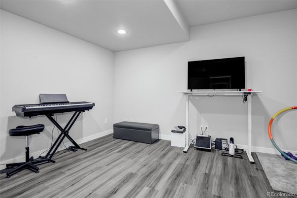 Interior, Recessed Lighting, Wood Texture Flooring