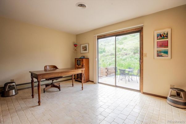 Home Office, Interior
