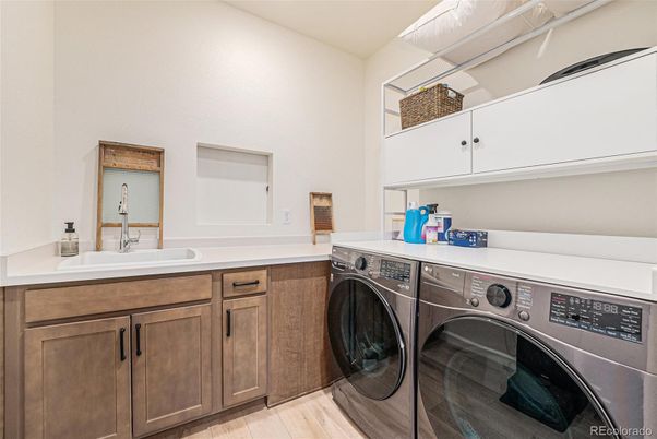 Interior, Washer, Wood Texture Flooring