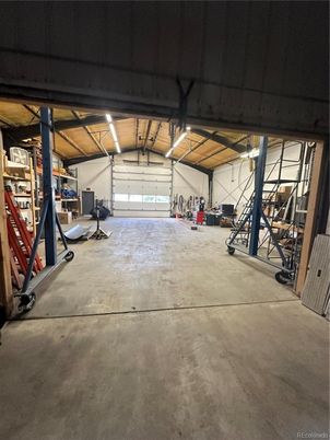 Garage, Interior, Wooden Beams