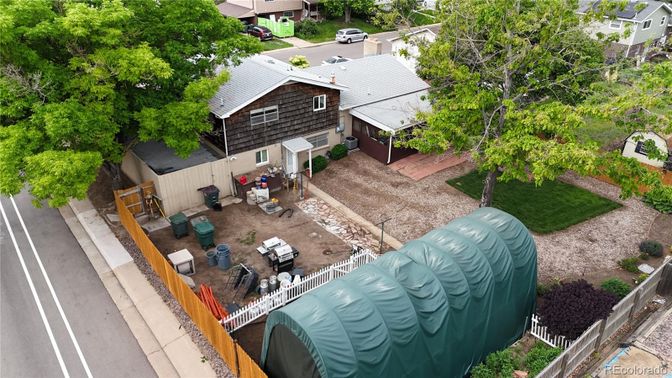 Exterior, Drone