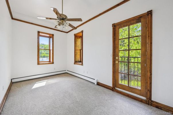 Empty room, Interior