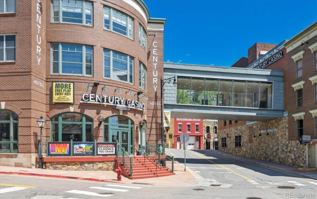 Exterior, Facade, Brick Facade, Rowhouse