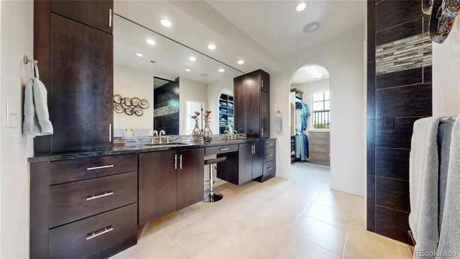 Bathroom, Dual Sink Vanities, Interior, Recessed Lighting