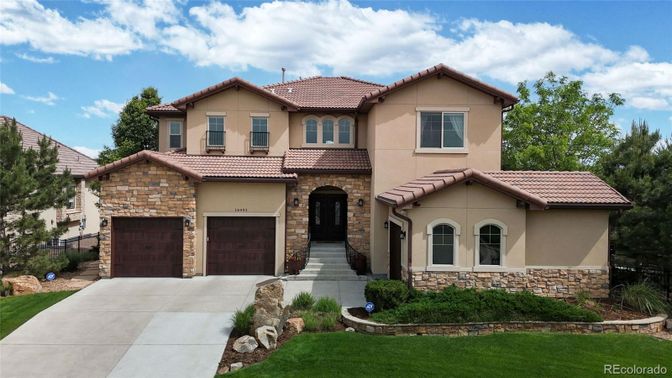 Attached, Exterior, Facade, Mediterranean