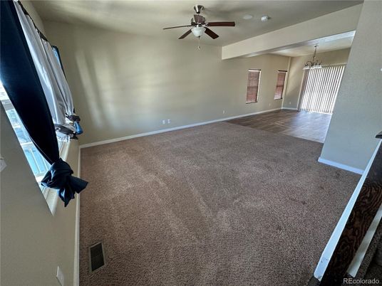 Empty room, Interior