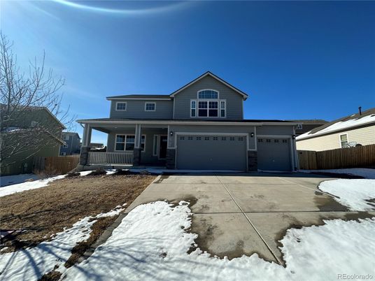 Attached, Exterior, Facade, American Craftsman
