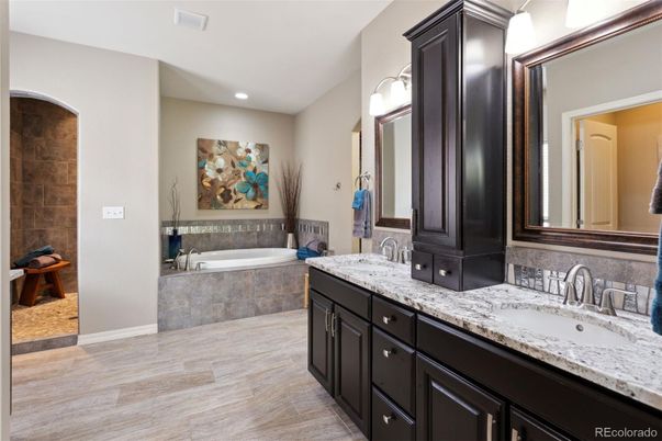 Bathroom, Dual Sink Vanities, Interior, Recessed Lighting